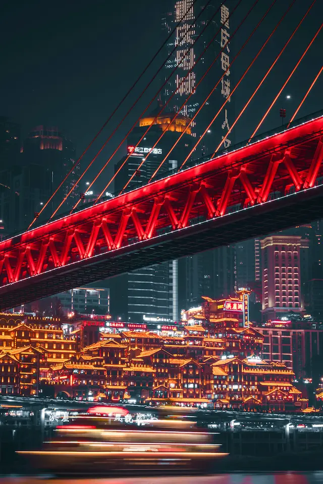 An image of the Jialingjiang Bridge in Chongqing, China.